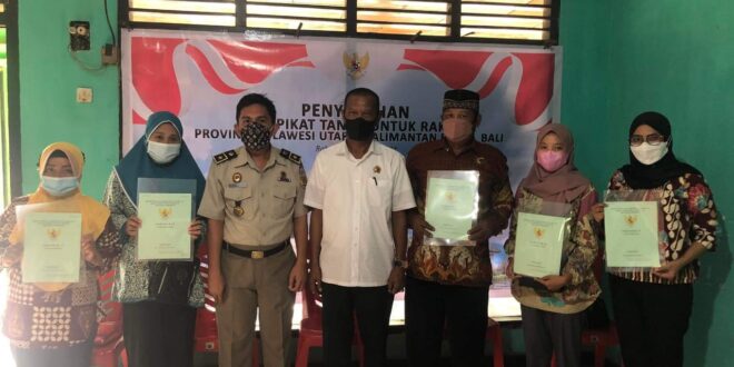 Penyerahan Sertifikat